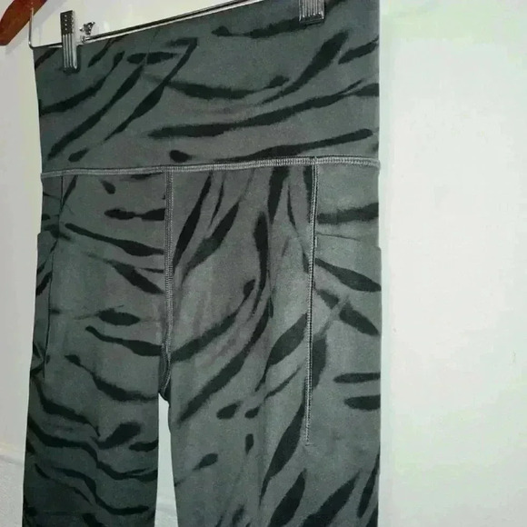Athleta Leggings, Extra Small, Grey & Black - Picture 4 of 13
